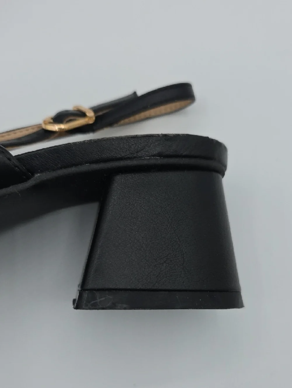 C Est. 1946 sophisticated black